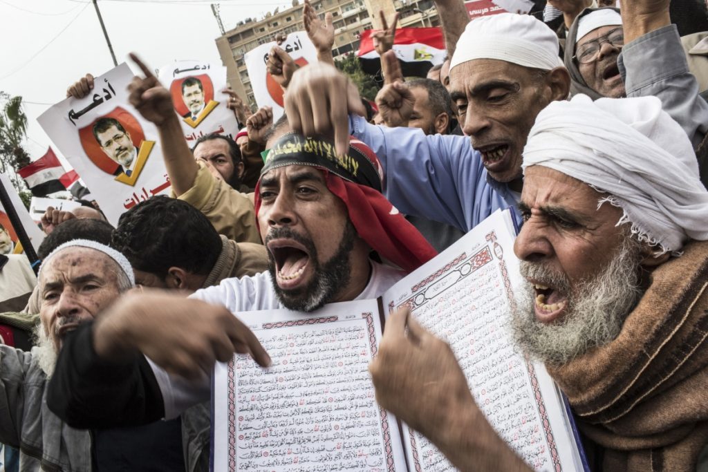 Muslimiveljeskunnan mielenosoitus Egyptissä 2013.